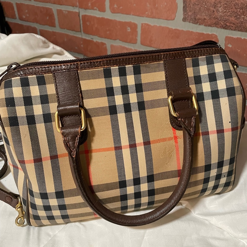 Vintage Burberry handbag. Still in great condition. Preloved